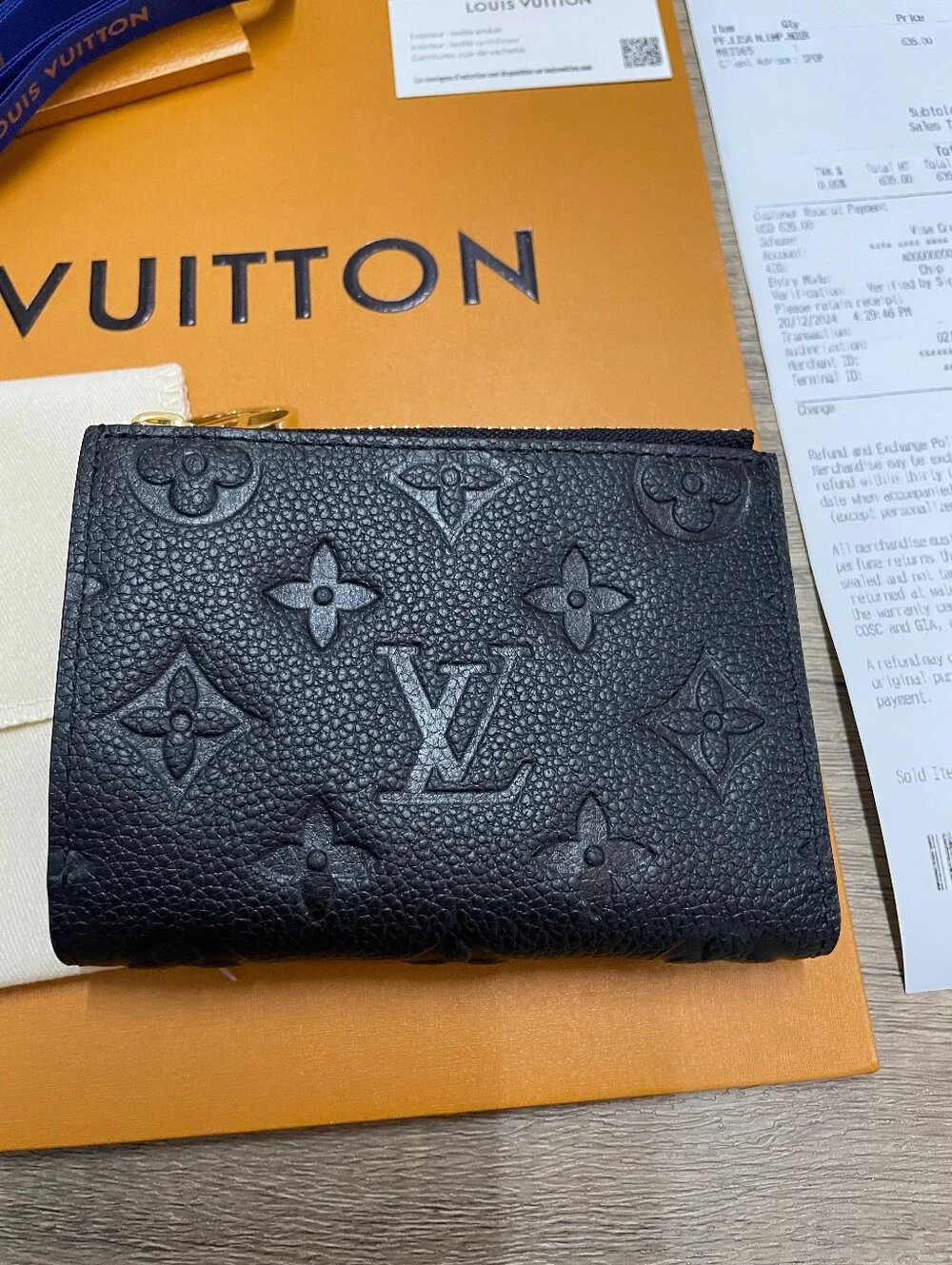 Louis Vuitton compact lisa